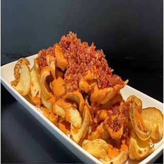 Patatas Bravas Con Viruta De Jamon