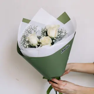 3 white roses 