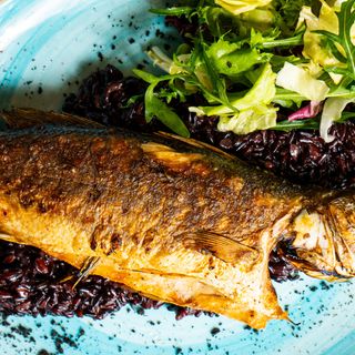 Spigola Con Riso Nero