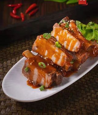 Costine di maiale stufato con salsa speciale叉烧排骨