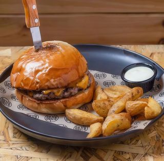 Cheese Basic Burger (150 G.)