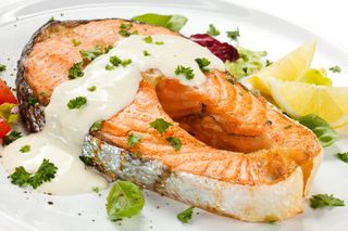 Стейк из семги в сливочном соусе