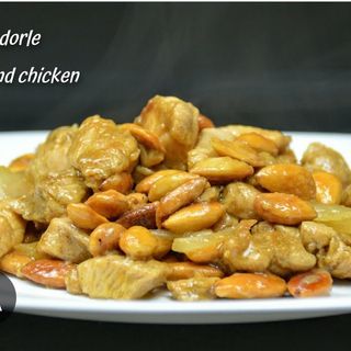 Pollo con mandorle