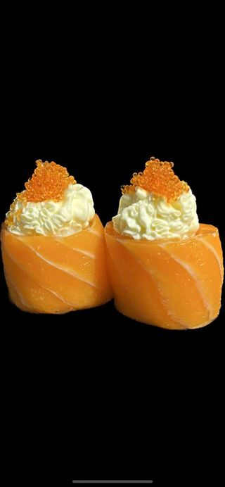 G1.GUNKAN SALMON CON TOBIKO 2U