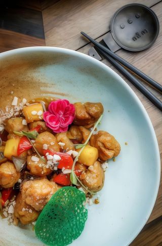 КУРКА У КИСЛО-СОЛОДКОМУ СОУСІ З АНАНАСОМ (280г)