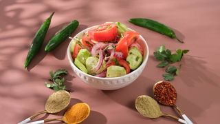 კიტრი და პამიდორის სალათი კახური