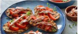 Tosta Anchoa Con Tomate Y Mojo Verde