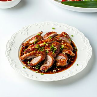 Raţă crocantă cu opt comori (iute)