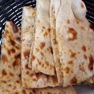 Cheese Y Garlic Naan
