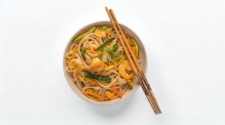 20.Spaghetti di grano con verdure e uovo