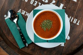 Pivski gulaš, pecivo