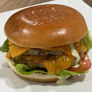 Pileći burger + pomfrit kesica