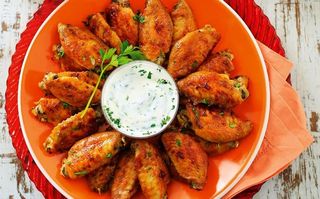 Asas de Frango com Salada