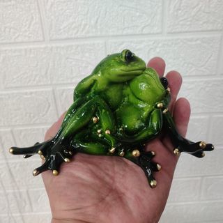 Двоє жабенят