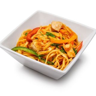 Wok лапша с курицей в сладко-устричном соусе