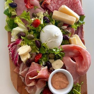 Gran Degustación De Embutidos Y Quesos Italianos (Para 2 Personas)