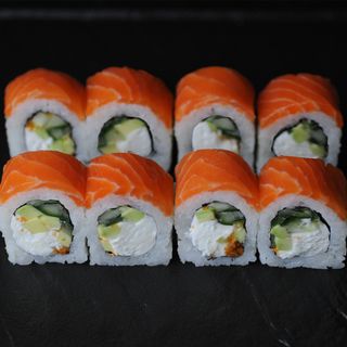 Рол Філадельфія з лососем CLASSIC (270/60г)