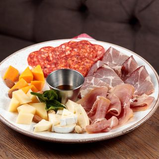 Сирно-м'ясне плато (240/40г)