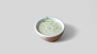 Tzatziki, servit cu pită grecească