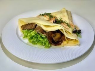 Млинець з телятиною та блакитним сиром (320g)