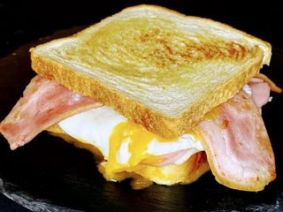 Sándwich 3 (Lechería) + patatas fritas 