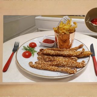 Pileci pohovani stapici sa pomfritom 350gr