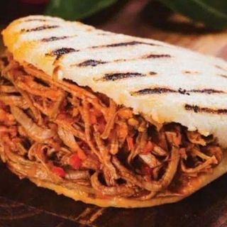 Arepa Mechada