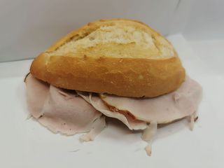 Bocadillo De Pata Asada De Cerdo