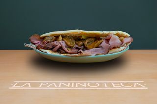 26 Roast beef, brie, porcini, olio al tartufo, limone e pepe