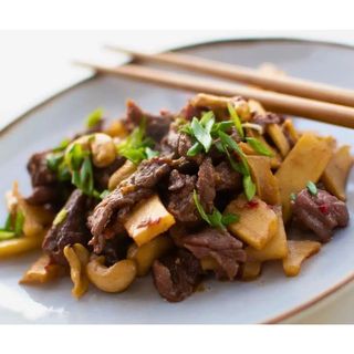 Manzo con funghi e bambù