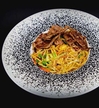 P012 Manzo spaghetti cinese