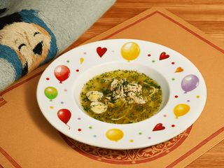 Курячий бульйон з локшиною та перепелиним яйцем (300g)