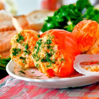 Перец фаршированный рисом и овощами