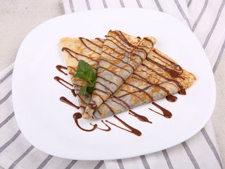 ბლინი ნუტელით და ტოპინგით 3 ცალი