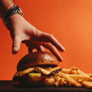 BURGER DZIECIĘCY + FRYTKI 100G