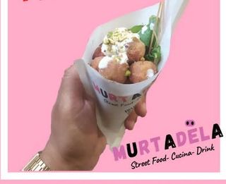 14. Cono di polpette di mortadella, crescenza, granella di pistacchi