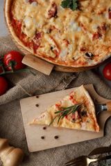 Піца з салямі та грибами (30см)