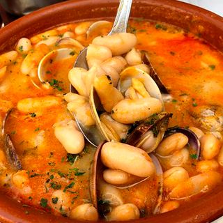 Judiones con almejas