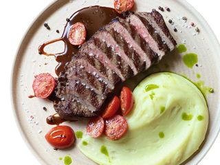 Стейк рібай з картопляним пюре