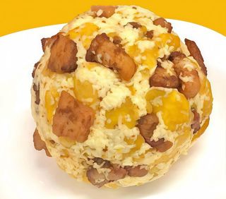 Bolón mixto chicharrón y queso (maiale e formaggio)