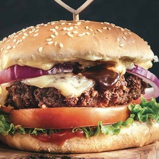 2. Hamburger, cip caramellata, bbq, rucola, funghi, scamorza