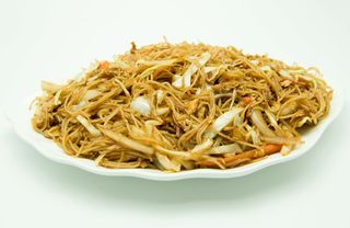 Fidea de orez prajita cu legume