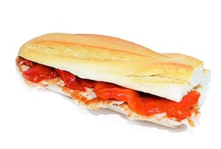 Bocadillo De Lomo Con Queso Y Pimientos