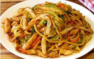 Tallarines Con Pollo