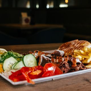 Kebab plata junetina