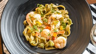 Szpinakowe tagliatelle z krewetkami 5szt