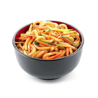 Udon saltato con pollo