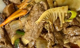 B4 - Vaca com Bambu e Cogumelos