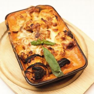 rigatoni gratinate cu pui și spată afumată 