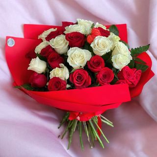 Buchet 29 Trandafiri Rosii si Albi